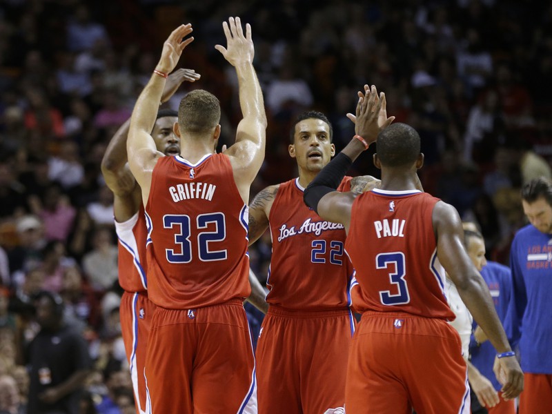 Matt Barnes (22), Blake Griffin (32) a Chris Paul (3)