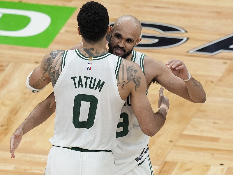 Derrick White a Jayson Tatum