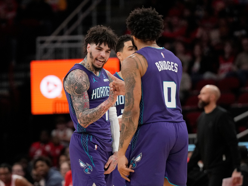 LaMelo Ball a Miles Bridges, hráči Charlotte Hornets