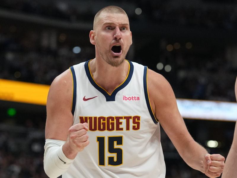 Srbský basketbalista Nikola Jokič