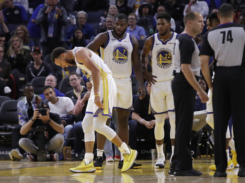 Hviezdny basketbalista Stephen Curry si už možno v tejto sezóne NBA nezahrá