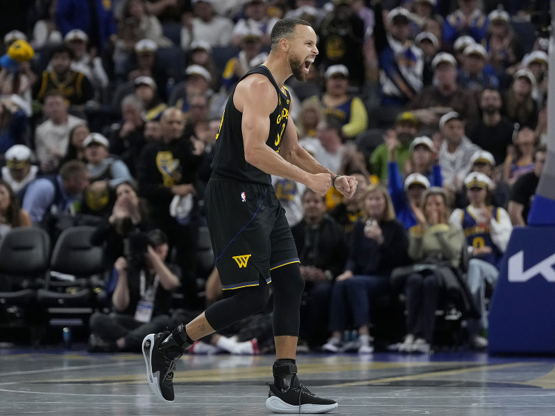 Stephen Curry oslavuje 