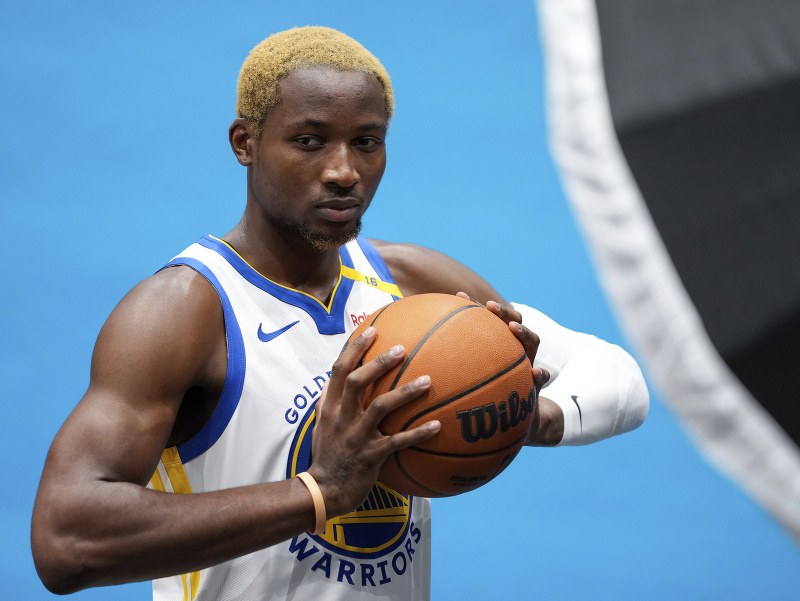 Konžský basketbalista Jonathan Kuminga počas mediálneho dňa NBA
