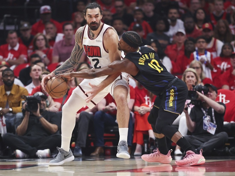 Steven Adams (v bielom)