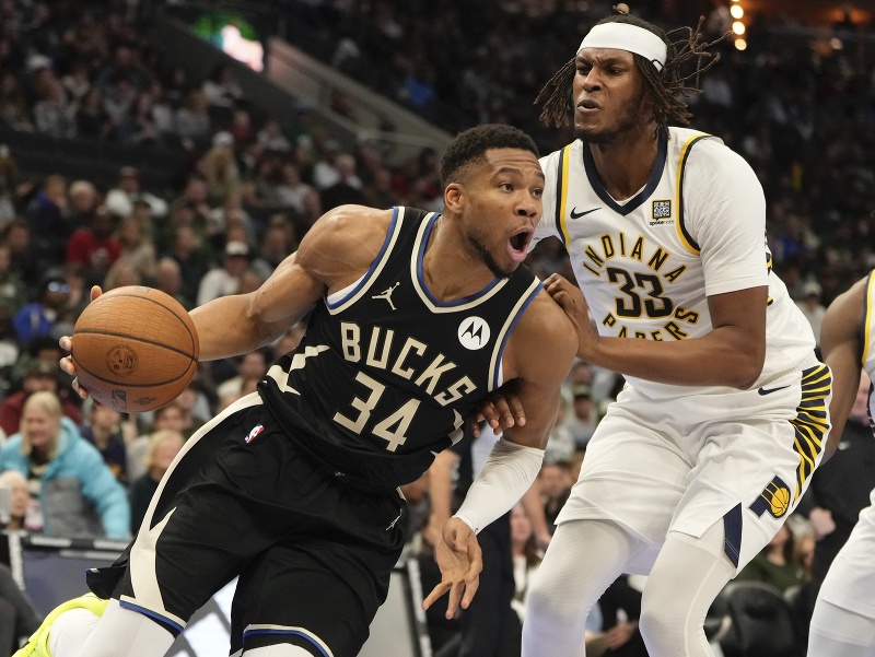 Giannis Antetokounmpo robí prievan v obrane Indiany