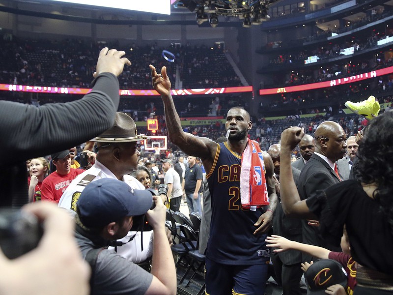 LeBron James sa vo štvrtok prepracoval na dvanástu priečku medzi najlepšími strelcami NBA
