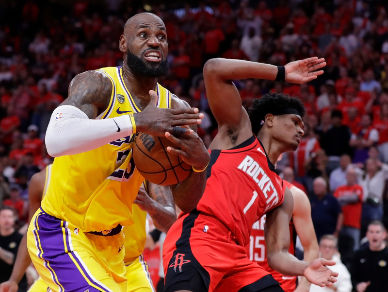 LeBron James v zápase proti Houstonu