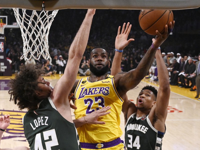 LeBron James v zápase proti Milwaukee 