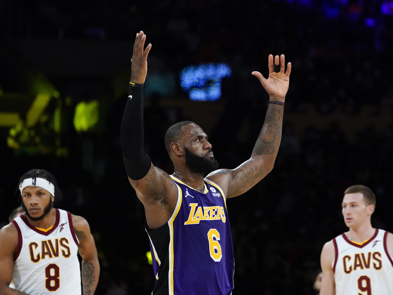 LeBron James pri návrate pomohol Los Angeles Lakers k triumfu