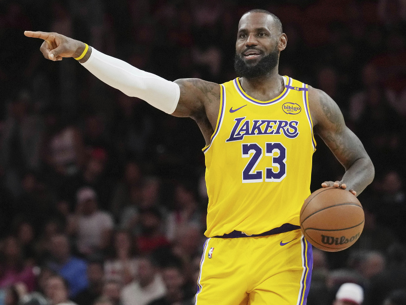 Líder LA Lakers LeBron James 