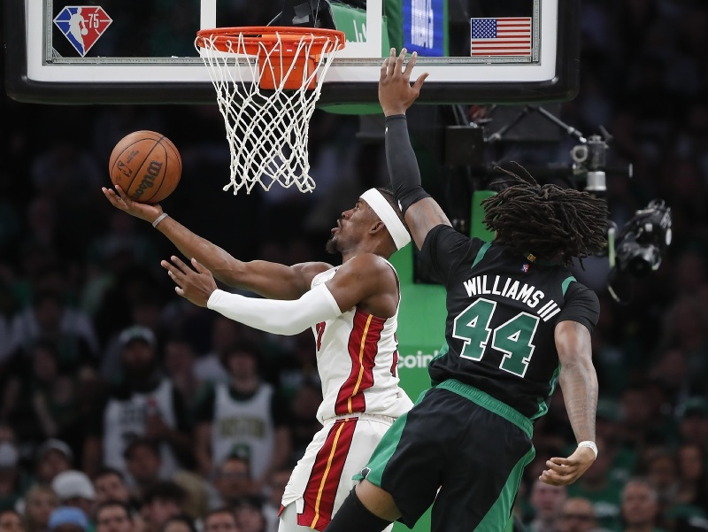 Jimmy Butler a Robert Williams III (44)