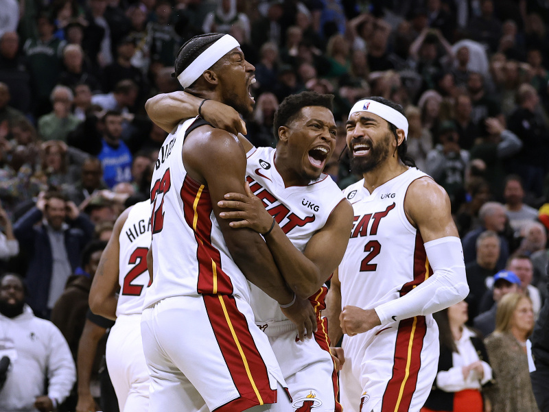 Basketbalisti Miami spečatili postup cez favorita z Milwaukee