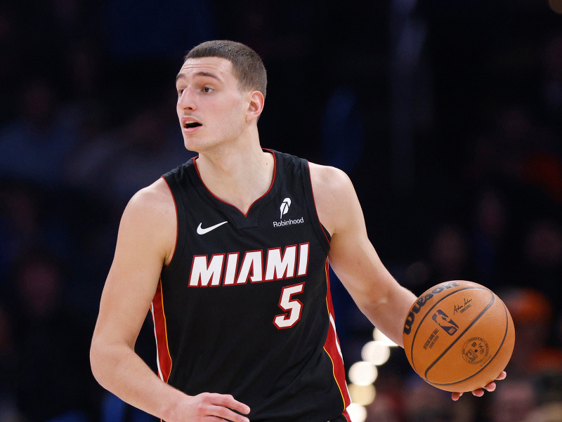 Srbský basketbalista Nikola Jović