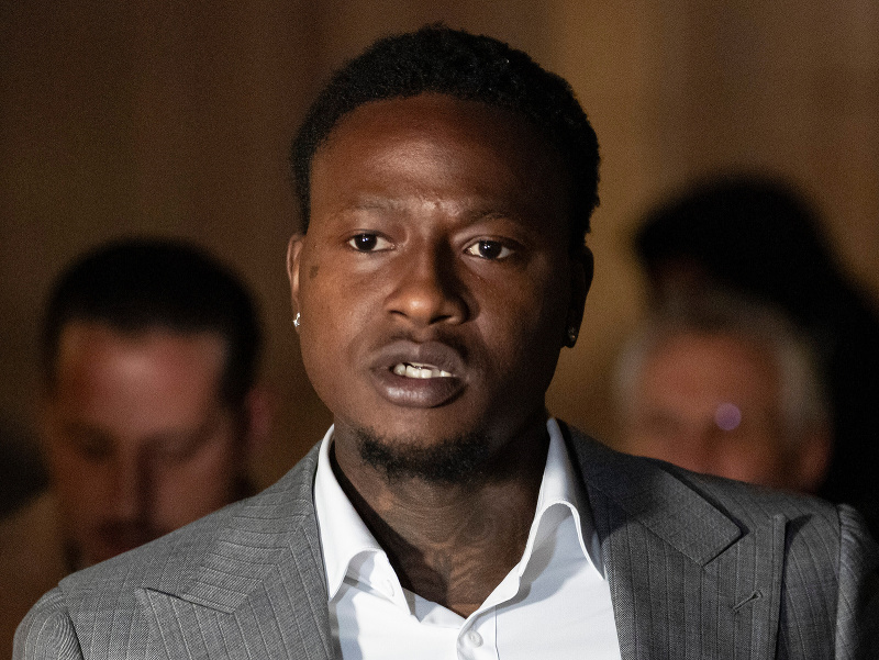 Basketbalista Terry Rozier prichádza na súd po tom, čo bol obvinený z nelegálneho stávkovania