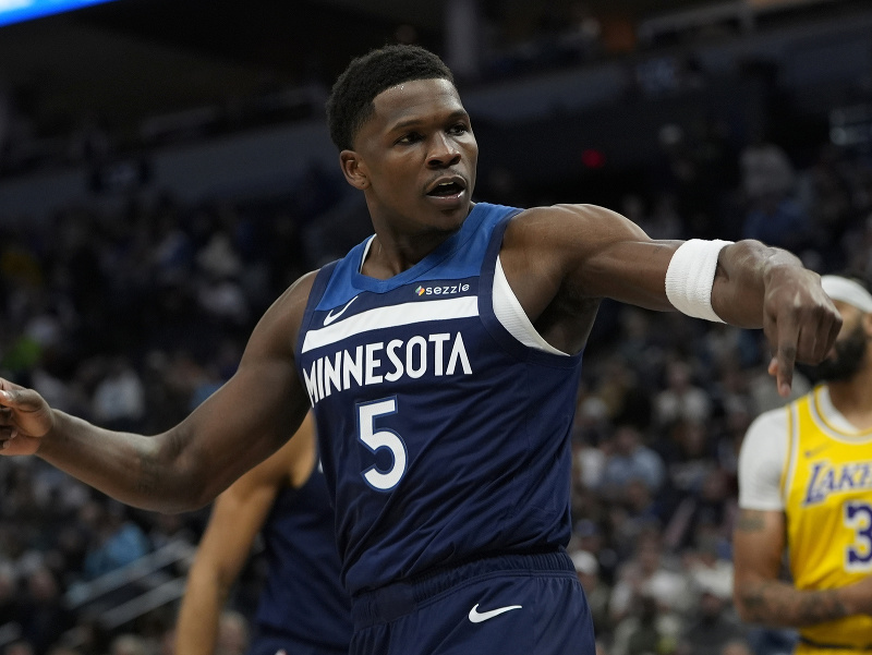 Americký basketbalista Anthony Edwards z Minnesoty Timberwolves