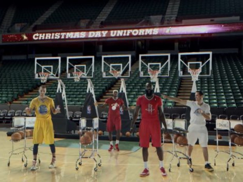 Hviezdy NBA a ich verzia vianočnej koledy.