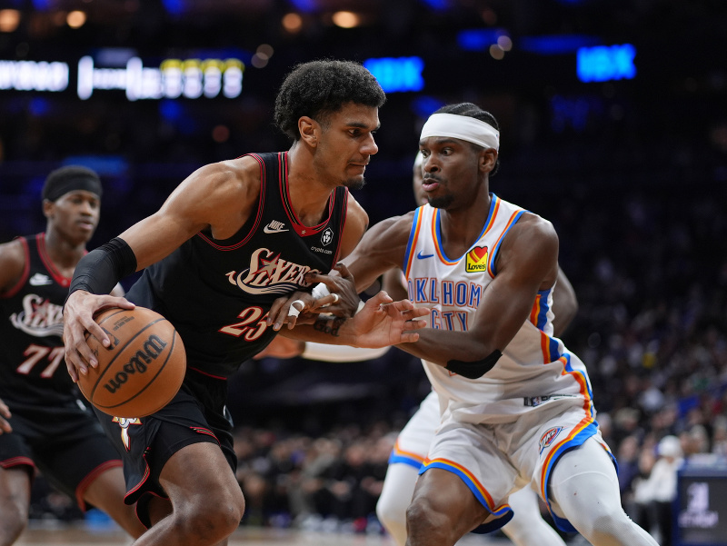 Dominick Barlow (Sixers) a Shai Gilgeous-Alexander