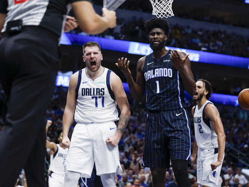 Jonathan Isaac (Orlando) neveriacky krúti hlavou nad umením Luku Dončiča