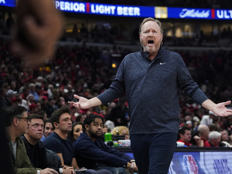 Tréner Mike Budenholzer 