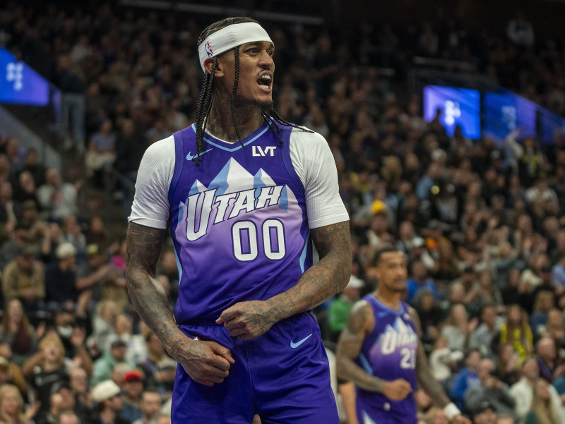 Tešiaci sa Jordan Clarkson, rozohrávaač Utahu Jazz