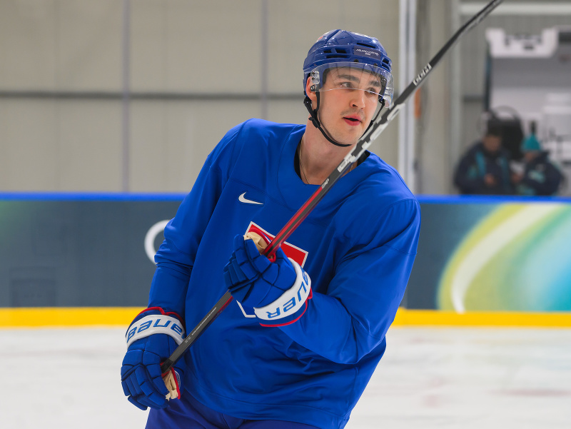 Slovenský hokejový reprezentant Adam Ružička počas tréningu na ZOH 2026