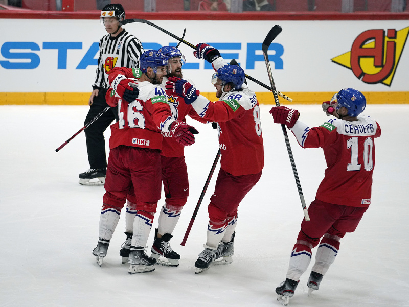Českí hokejisti sa radujú z gólu v štvrťfinále proti Nemecku