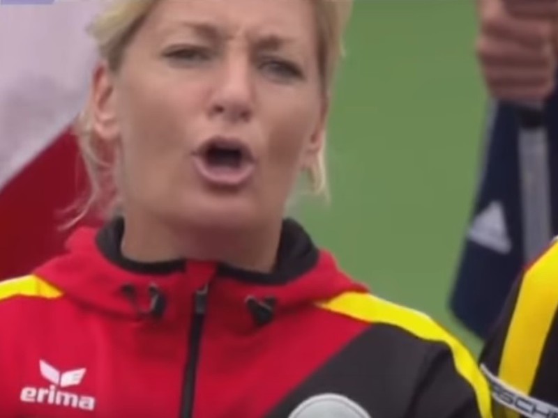 Barbara Rittner počas škandálu s nemeckou hymnou 