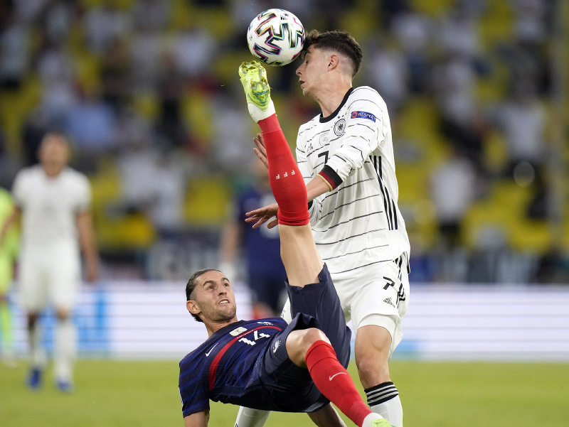 Adrien Rabiot (vľavo) a nemecký futbalista Kai Havertz 