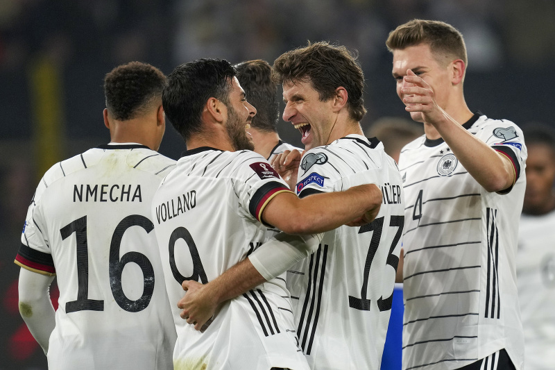 Reprezentanti Nemecka sa tešia z gólu