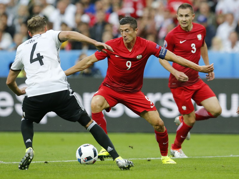 Robert Lewandowski a Benedikt Hoewedes