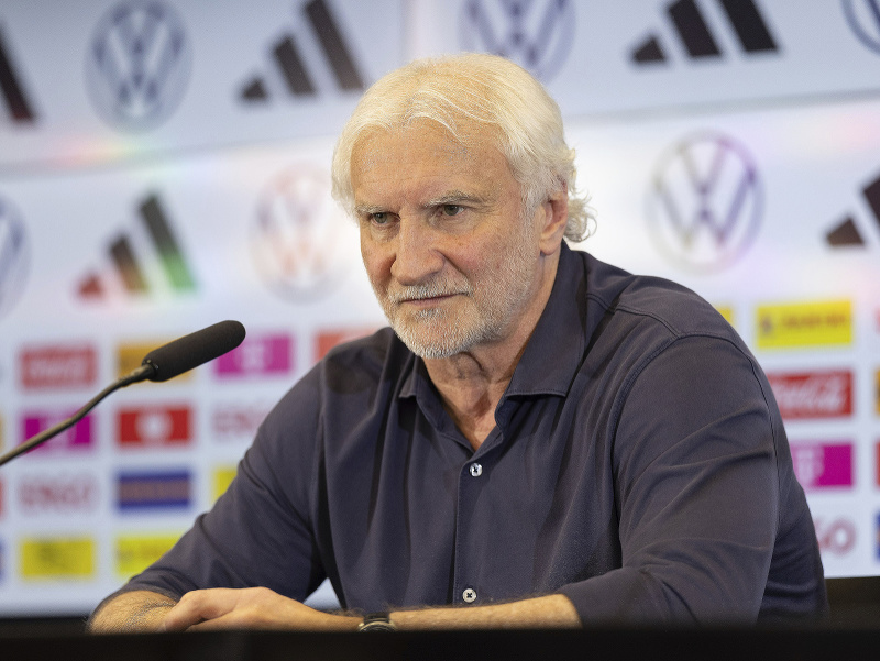 Rudi Völler na tlačovej konferencii nemeckej reprezentácie