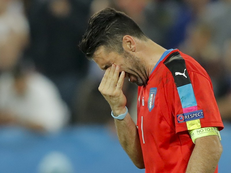 Legendárny Gianluigi Buffon sa po štvrťfinálovom vypadnutí s Nemeckom neubránil slzám