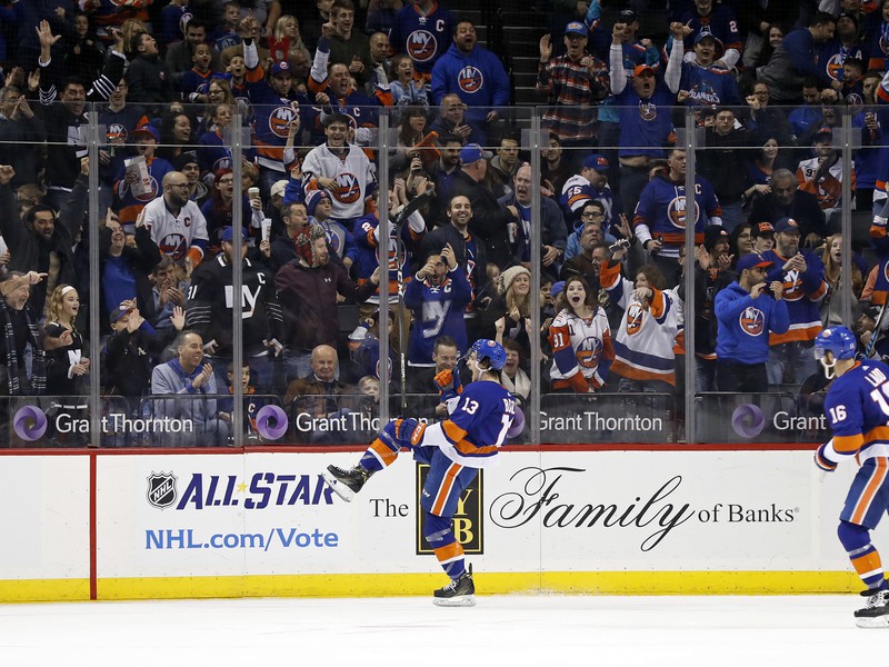 Matt Barzal jasá po góle