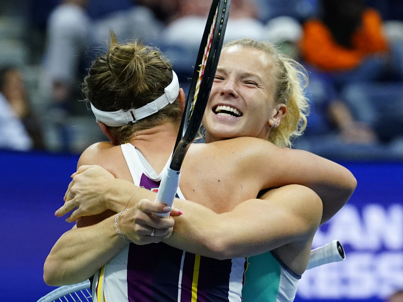 Barbora Krejčíková a Kateřina Siniaková oslavujú deblový triumf na US Open