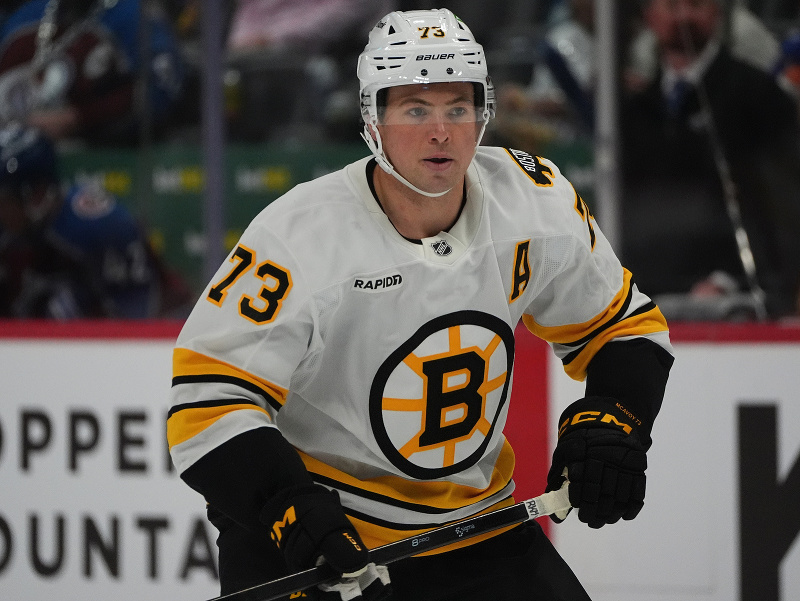 Obranca Bostonu Bruins Charlie McAvoy