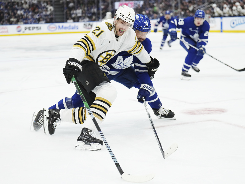 James van Riemsdyk si v minulej sezóne obliekal dres Bostonu Bruins