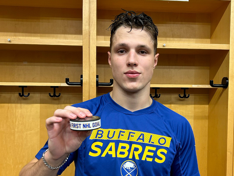 Český útočník Jiří Kulich strelil prvý gól v NHL