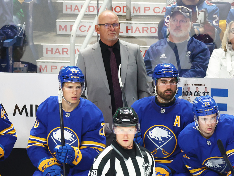 Lindy Ruff na lavičke Buffala