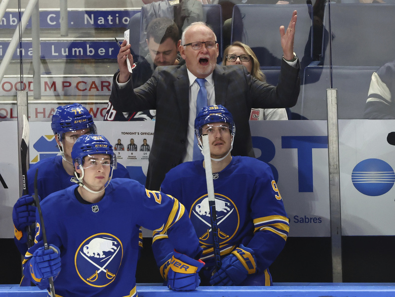 Najedovaný Lindy Ruff, tréner Buffala