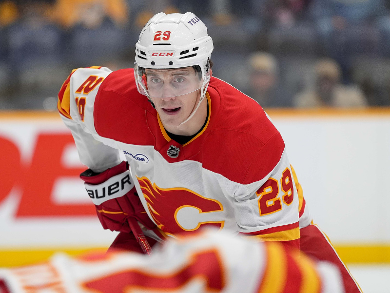 Slovenský hokejista Samuel Honzek v drese Calgary Flames
