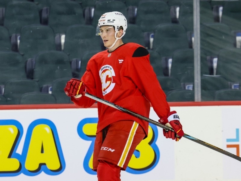 Samuel Honzek v predsezónnom kempe Calgary Flames