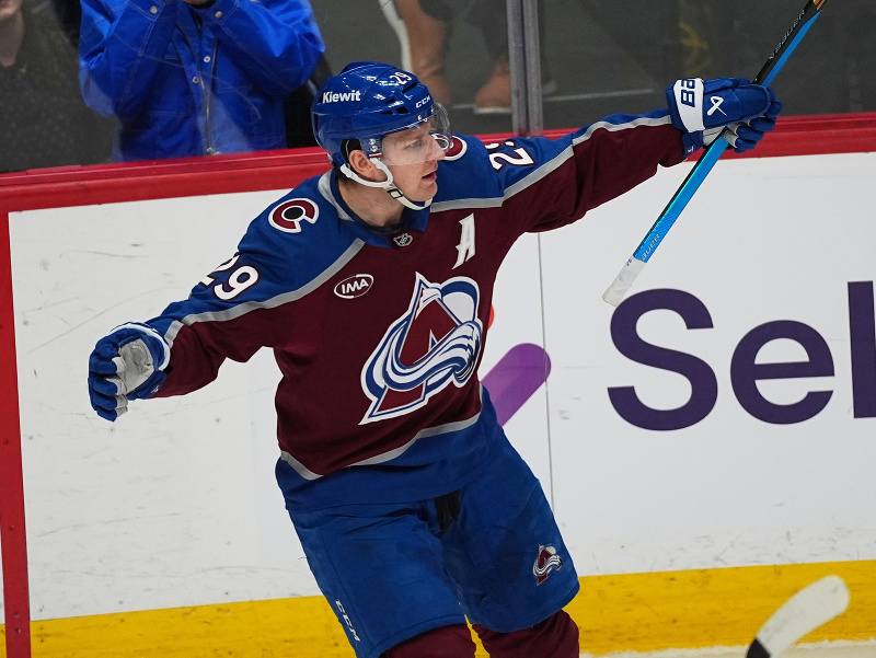 Kanadský hokejový útočník Nathan MacKinnon
