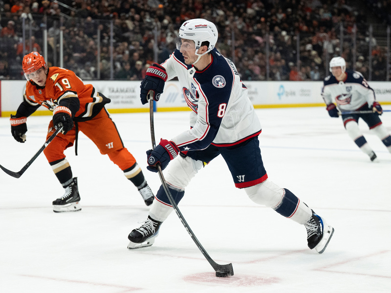 Obranca Columbusu Zach Werenski 