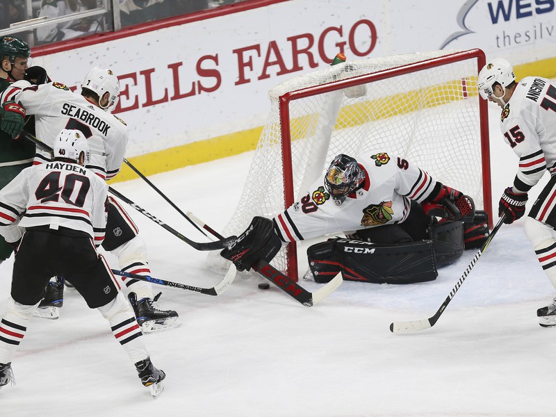 Corey Crawford opäť oredviedol bezchybný výkon.