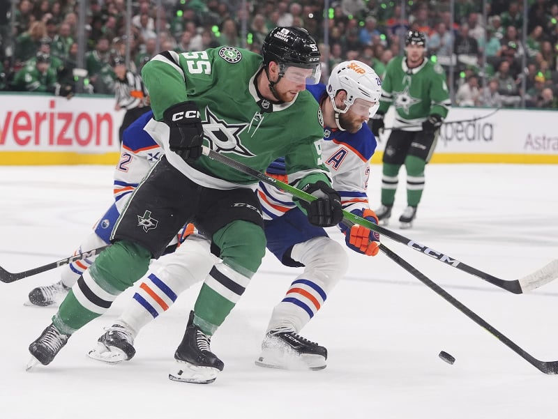 Thomas Harley a Leon Draisaitl 
