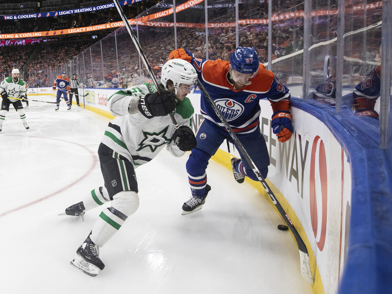 Wyatt Johnston a Connor McDavid 