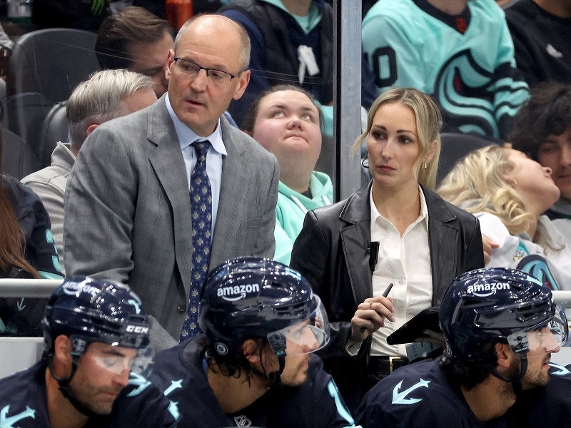 Dan Bylsma a Jessica Campbellová na striedačke