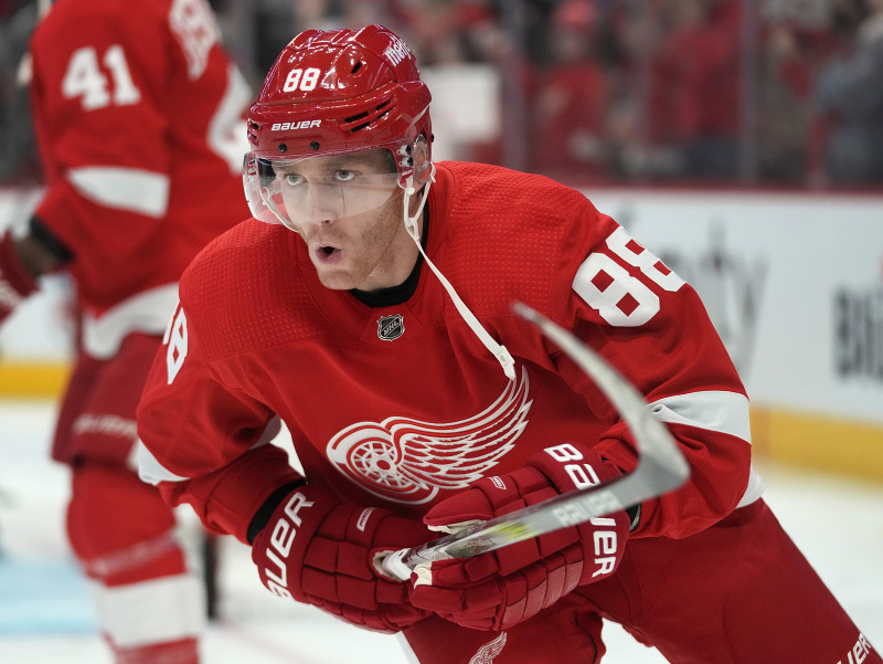 Patrick Kane počas debutového zápasu v drese Detroitu 