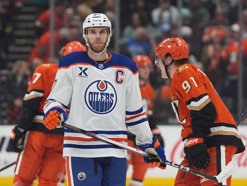 Hviezda Edmontonu, Connor McDavid počas zápasu NHL