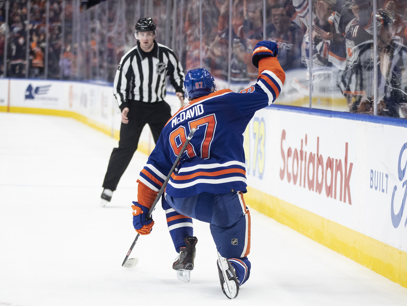 Kapitán Edmontonu Oilers Connor McDavid prvýkrát v kariére pokoril 60-gólovú métu